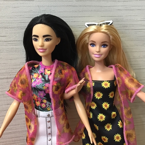 Barbie Dolls and Car - Picture 2 of 10